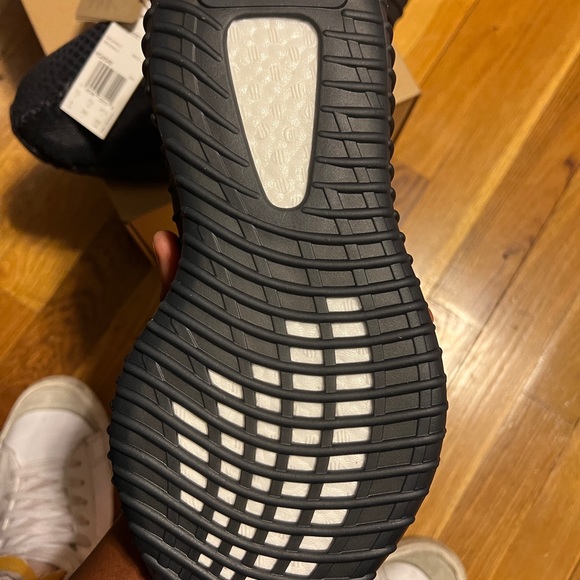BRAND NEW YEEZY 350 V2 ADIDAS NWT - Picture 3 of 12